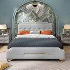 Letto King imbottito in ecopelle con testiera ad alette