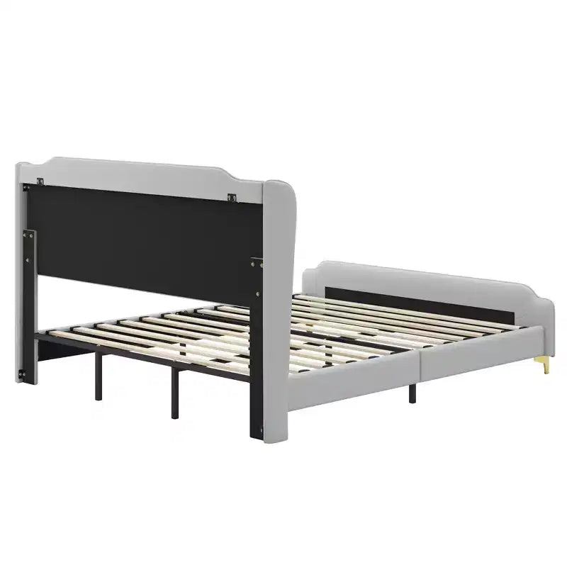 Letto King imbottito in ecopelle con testiera ad alette