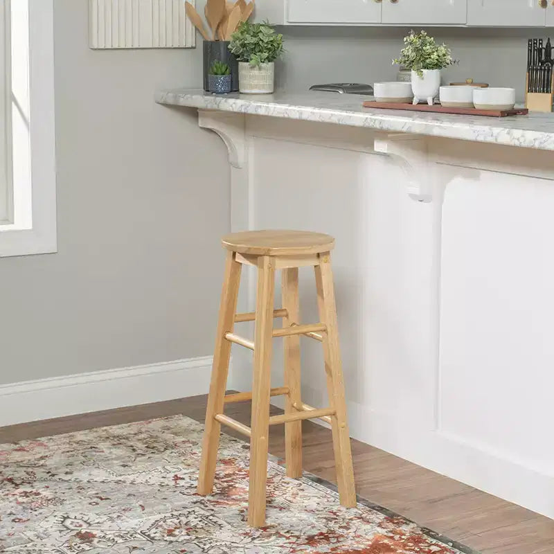 Sgabelli alti da cucina classici rotondi con seduta alta 29" per case, sale da pranzo e bar, senza schienale e con 4 gambe quadre, naturali (confezione da 8)