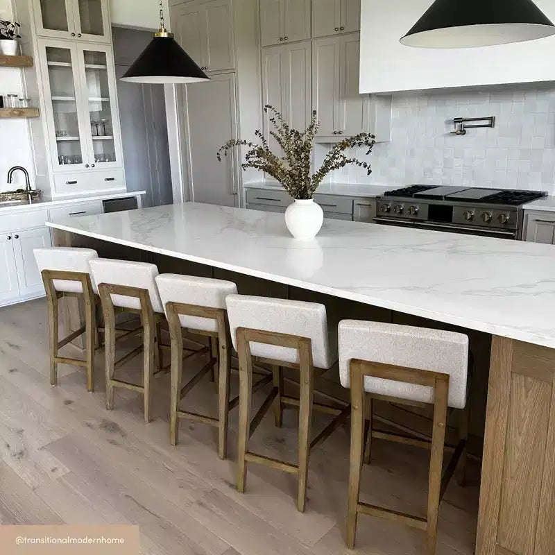 Sgabello da bar Gracie Wood imbottito ad altezza bancone