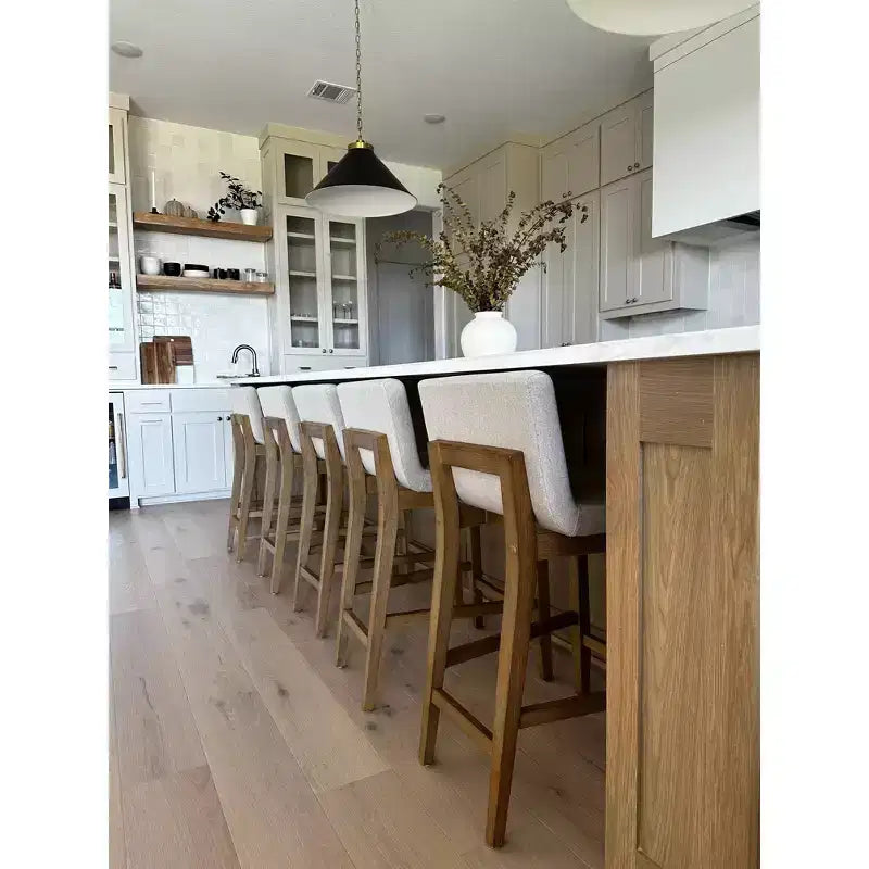 Sgabello da bar Gracie Wood imbottito ad altezza bancone